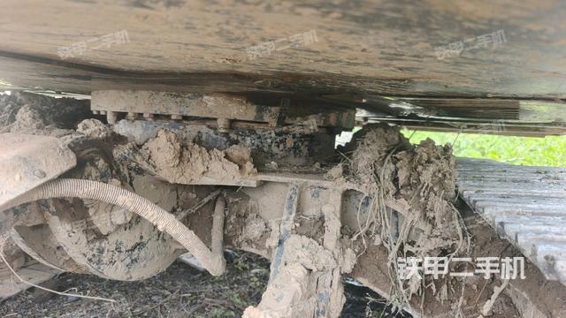 轉(zhuǎn)盤(pán)和下車(chē)架正前(工作和回轉(zhuǎn)裝置) 轉(zhuǎn)盤(pán)和下車(chē)架正前(工作和回轉(zhuǎn)裝置)