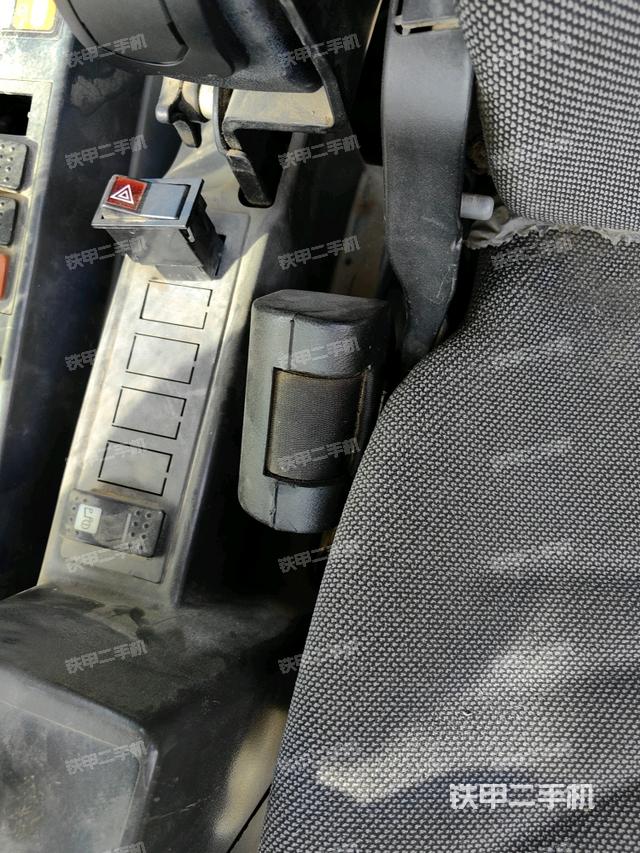 座椅左側(cè)控制臺/音響/含左手柄（駕駛室部分）