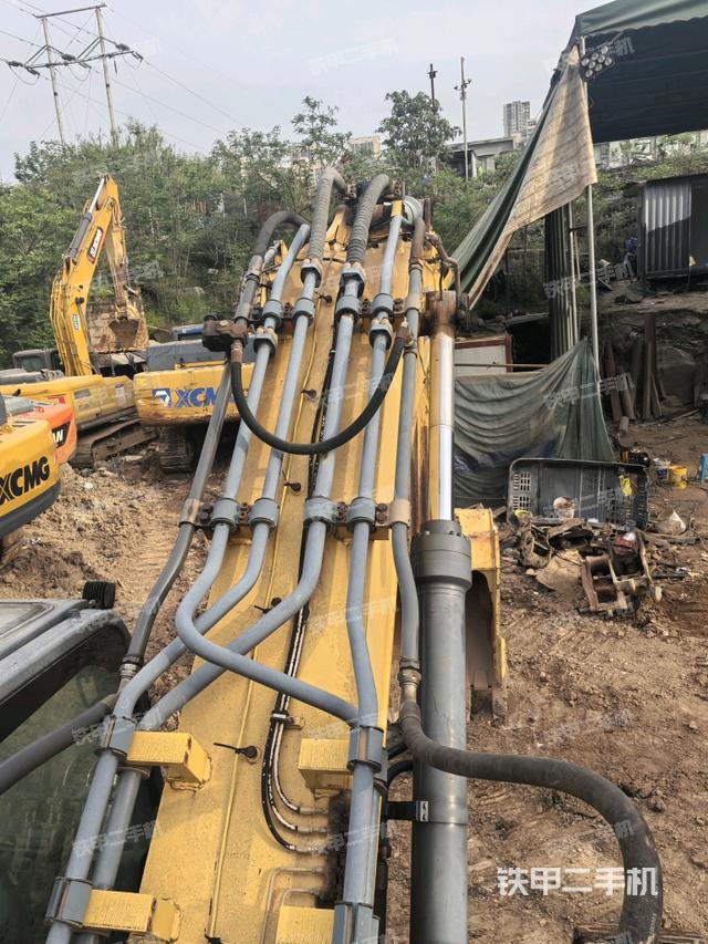 大臂背部俯视（工作和回转装置）