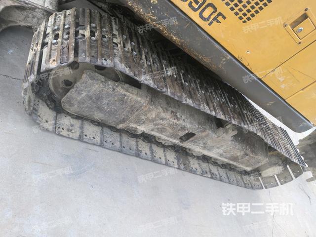 右側(cè)履帶整體?（行走機(jī)構(gòu)）