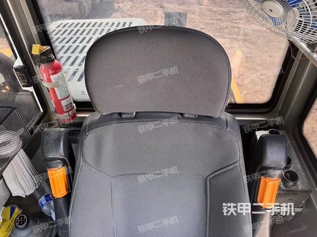 后窗玻璃角標（駕駛室部分）