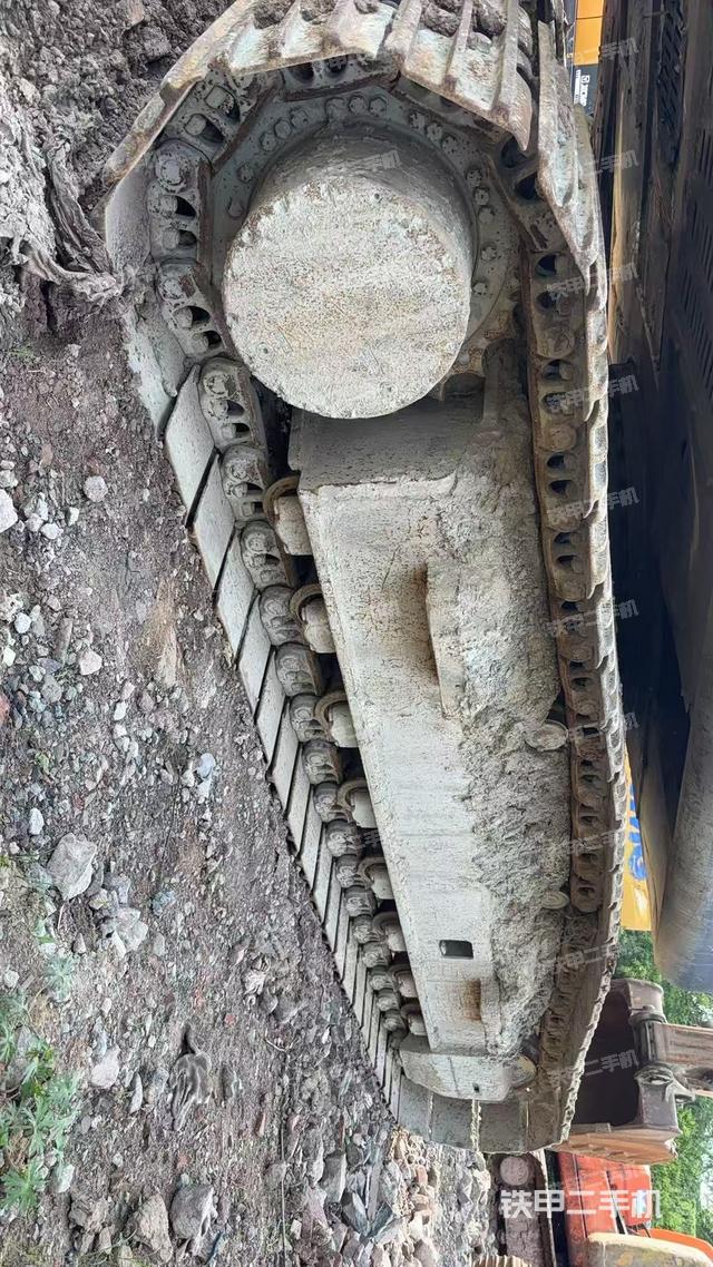 單側(cè)履帶整體（整機(jī)外觀）