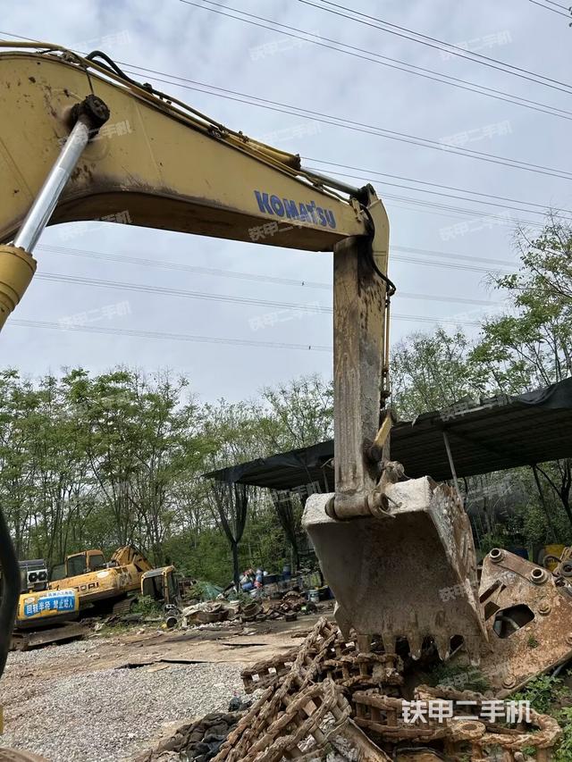 小臂整體左后(工作和回轉(zhuǎn)裝置) 小臂整體左后(工作和回轉(zhuǎn)裝置)