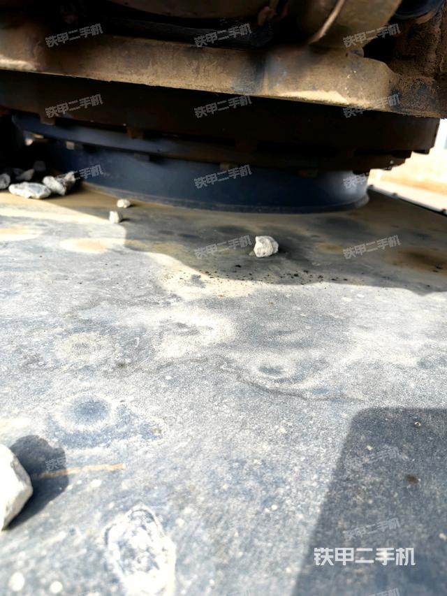 轉(zhuǎn)盤和下車架正前(工作和回轉(zhuǎn)裝置) 轉(zhuǎn)盤和下車架正前(工作和回轉(zhuǎn)裝置)