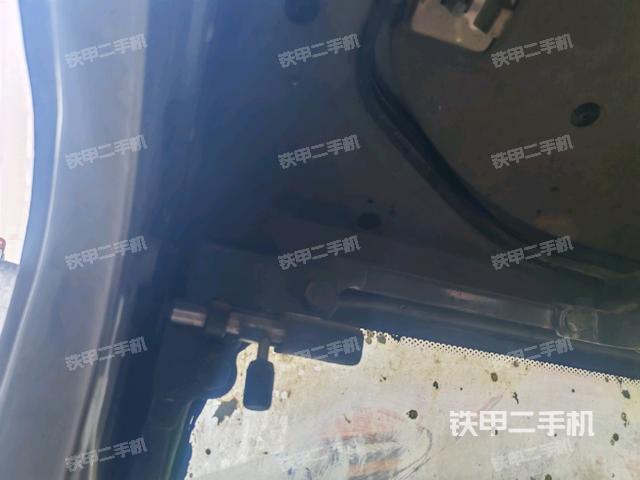 左后方玻璃角標(biāo)(駕駛室部分) 左后方玻璃角標(biāo)(駕駛室部分)