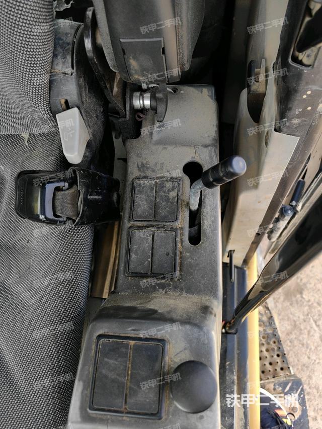 座椅右側(cè)控制臺/鑰匙門/油門/含右手柄（駕駛室部分）