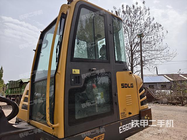 駕駛室整體（整機(jī)外觀）