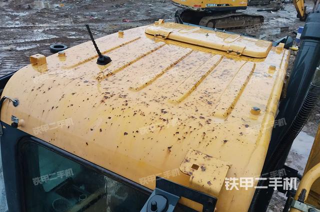 驾驶室顶部（整机外观）