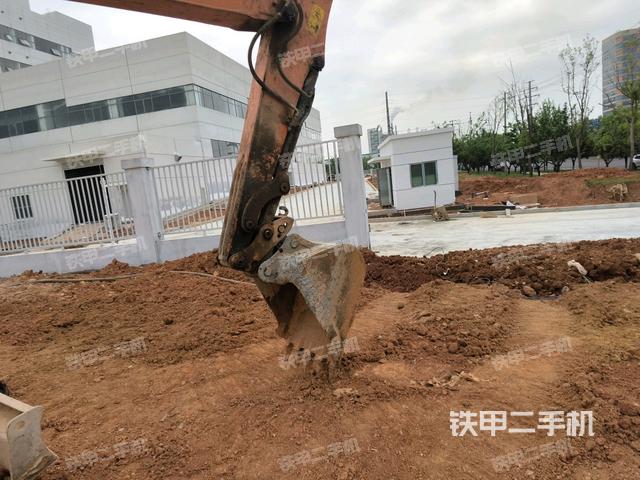 鏟斗右后整體(工作和回轉(zhuǎn)裝置) 鏟斗右后整體(工作和回轉(zhuǎn)裝置)