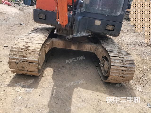 轉(zhuǎn)盤和下車架正前(工作和回轉(zhuǎn)裝置) 轉(zhuǎn)盤和下車架正前(工作和回轉(zhuǎn)裝置)