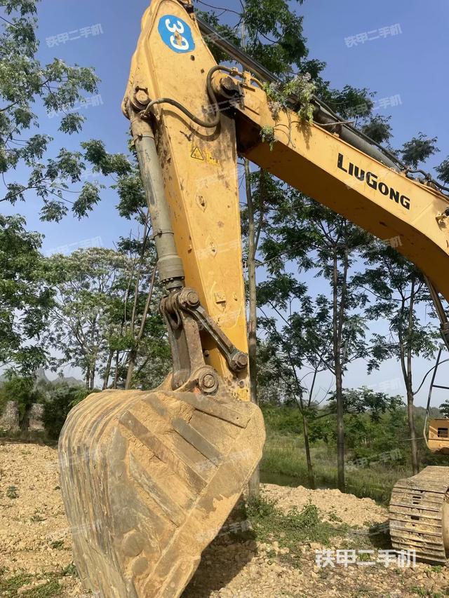 大臂根部?斜視(工作和回轉(zhuǎn)裝置) 大臂根部?斜視(工作和回轉(zhuǎn)裝置)