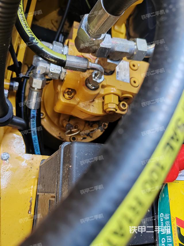 回转马达和主控阀（整机外观）