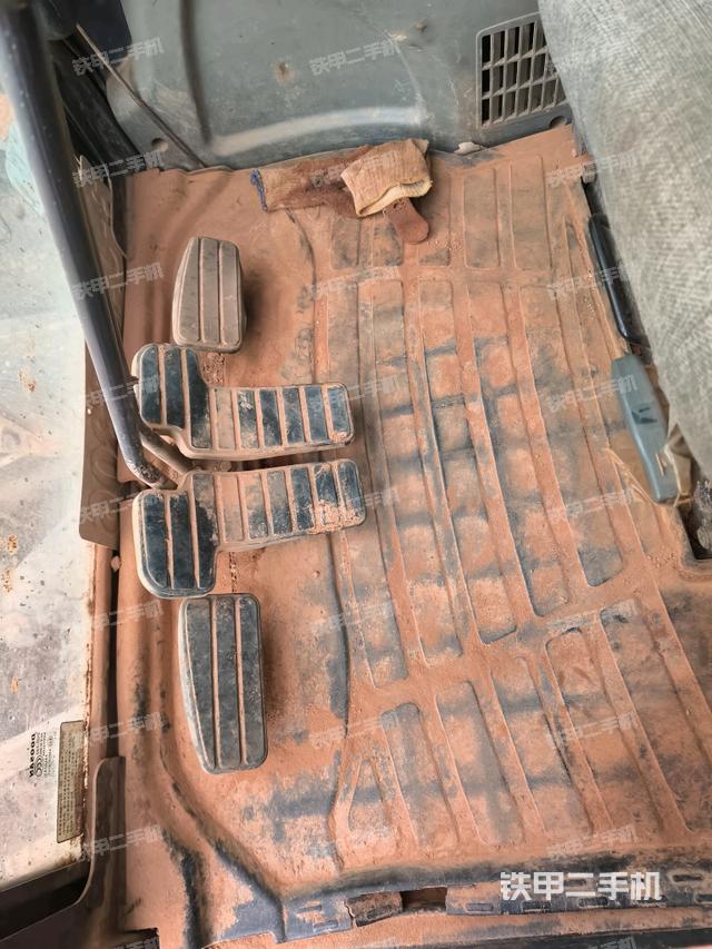 后窗玻璃角標(biāo)(駕駛室部分) 后窗玻璃角標(biāo)(駕駛室部分)