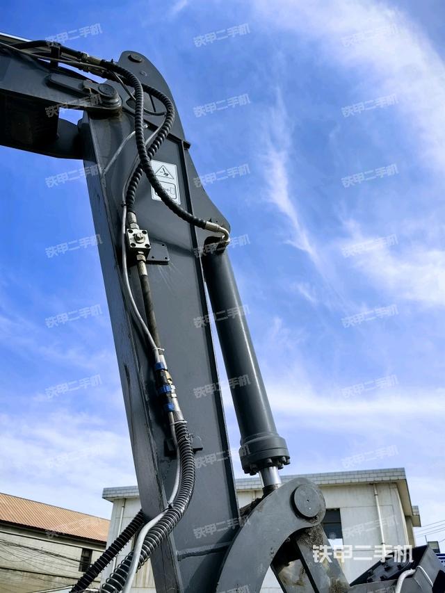 小臂整體左后(工作和回轉(zhuǎn)裝置) 小臂整體左后(工作和回轉(zhuǎn)裝置)