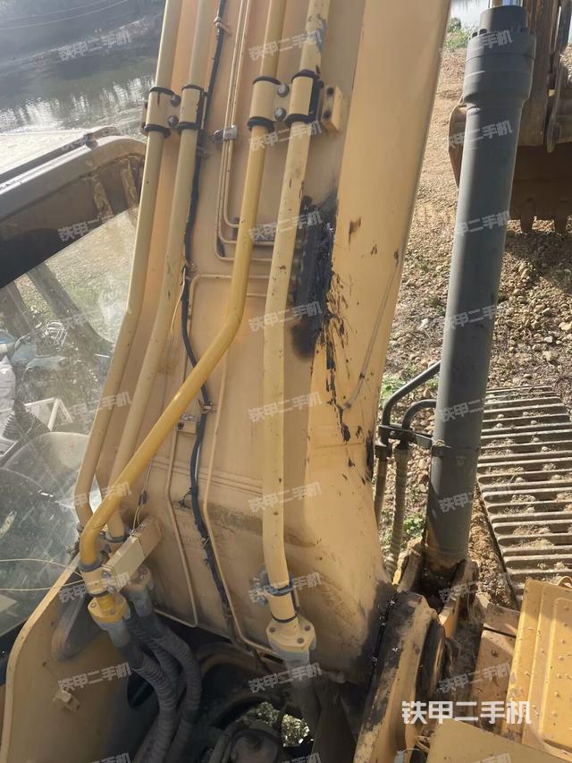 大臂整體?右側(cè)(工作和回轉(zhuǎn)裝置) 大臂整體?右側(cè)(工作和回轉(zhuǎn)裝置)