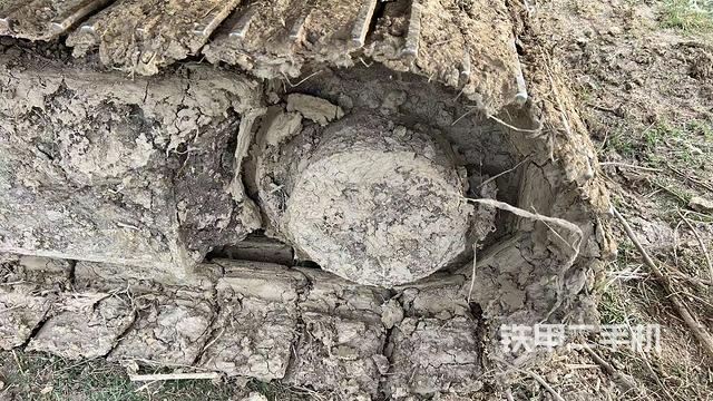 右驅動輪（行走機構）