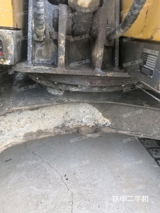 轉(zhuǎn)盤和下車架正前（工作和回轉(zhuǎn)裝置）