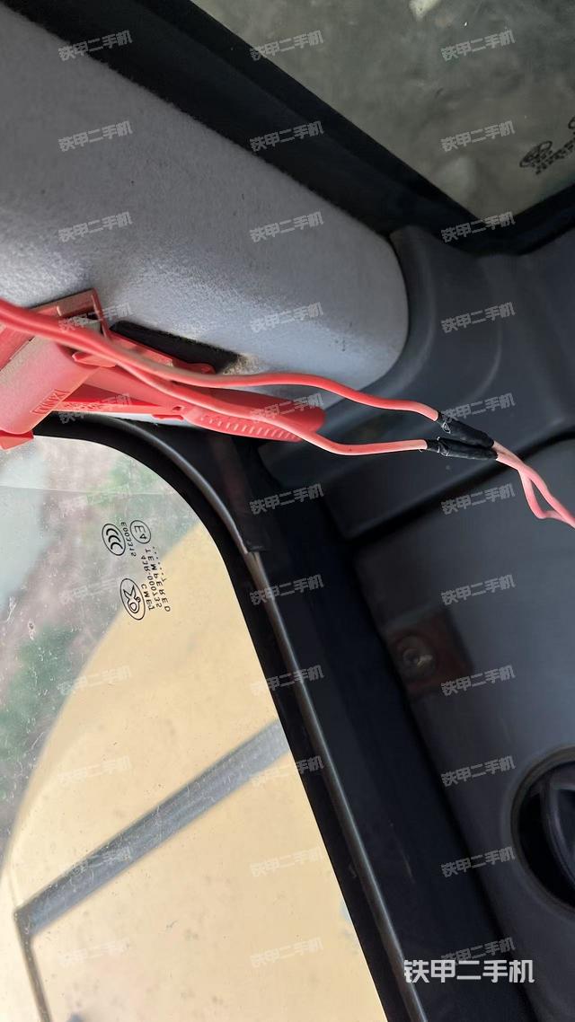 后窗玻璃角標（駕駛室部分）