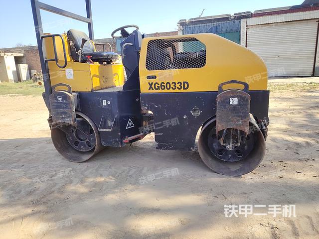 整機(jī)右側(cè)(設(shè)備外觀及核心部件) 整機(jī)右側(cè)(設(shè)備外觀及核心部件)