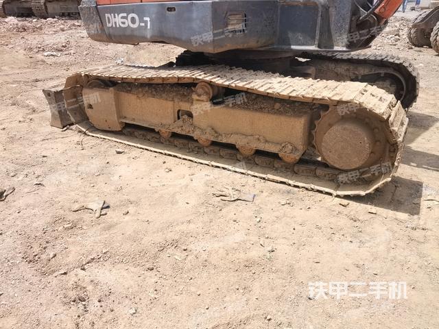 右側(cè)履帶整體?(行走機(jī)構(gòu)) 右側(cè)履帶整體?(行走機(jī)構(gòu))