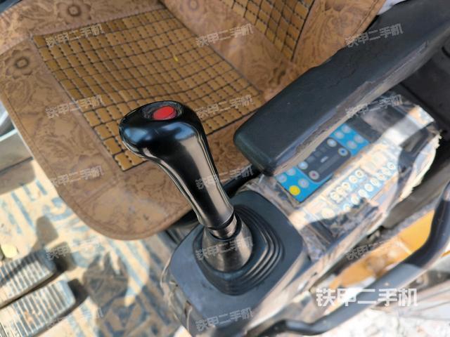 駕駛室整體(整機外觀) 駕駛室整體(整機外觀)