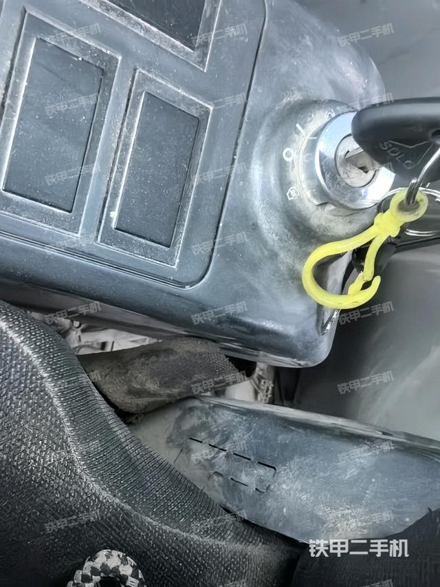 右側(cè)玻璃角標(biāo)（駕駛室部分）