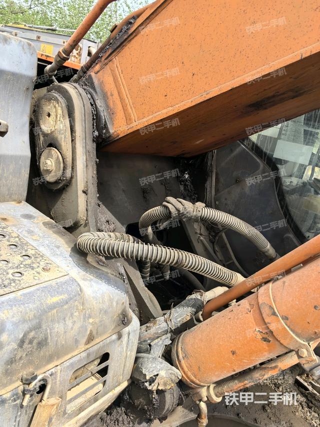 大臂根部?斜視(工作和回轉(zhuǎn)裝置) 大臂根部?斜視(工作和回轉(zhuǎn)裝置)