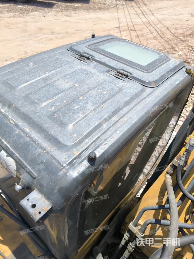 駕駛室頂部(整機外觀) 駕駛室頂部(整機外觀)