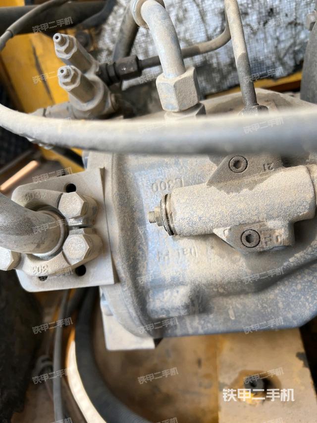液壓泵艙室正面整體(整機(jī)外觀) 液壓泵艙室正面整體(整機(jī)外觀)