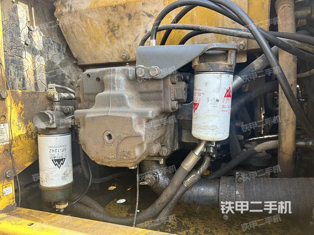 液壓泵艙室正面整體（整機(jī)外觀）