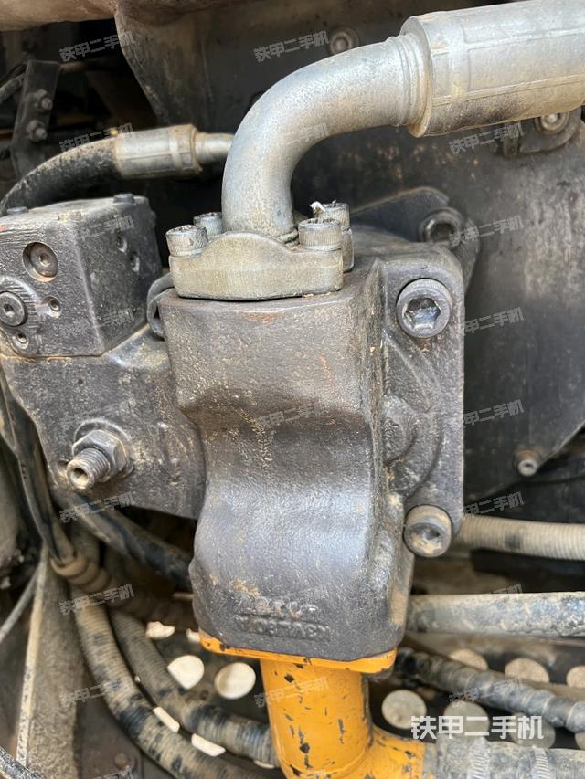 液壓泵艙室正面整體(整機(jī)外觀) 液壓泵艙室正面整體(整機(jī)外觀)