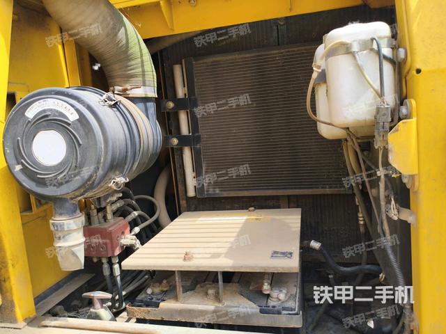 散熱器正面(大件艙室) 散熱器正面(大件艙室)