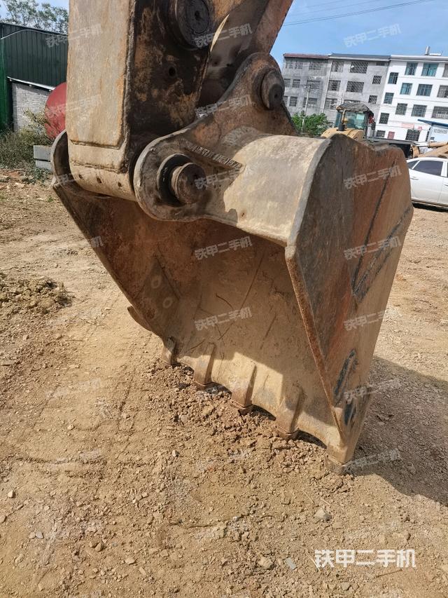 鏟斗右后整體（工作和回轉(zhuǎn)裝置）