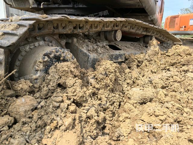 右側(cè)履帶整體(行走機構(gòu)) 右側(cè)履帶整體(行走機構(gòu))