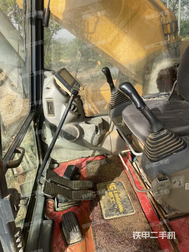 后窗玻璃角標(biāo)(駕駛室部分) 后窗玻璃角標(biāo)(駕駛室部分)