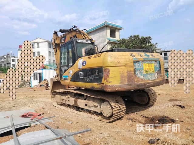 卡特彼勒320D液压挖掘机的设备实拍-第2张实拍照片