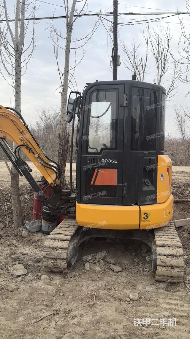 驾驶室顶部（整机外观）