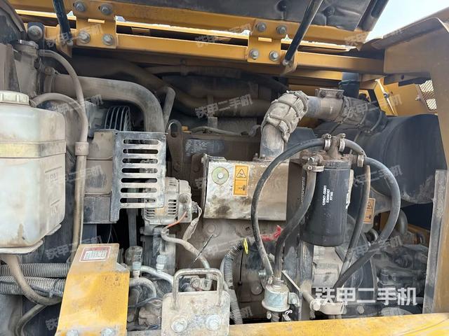 發(fā)動(dòng)機(jī)室（上車部件）