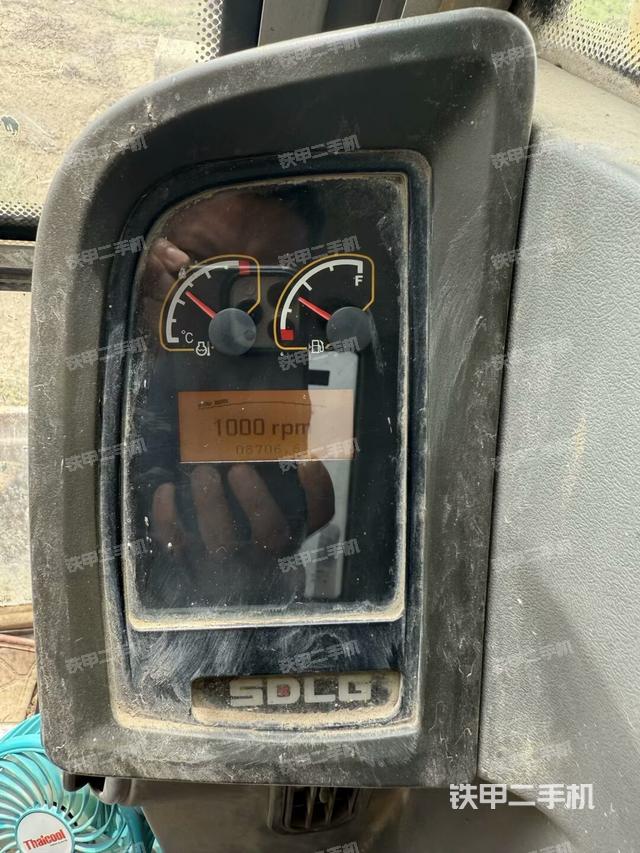 ?駕駛室正側(cè)（駕駛室部分）