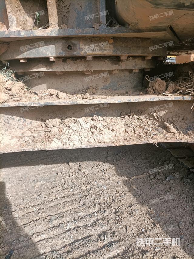 轉(zhuǎn)盤(pán)和下車(chē)架正前（工作和回轉(zhuǎn)裝置）