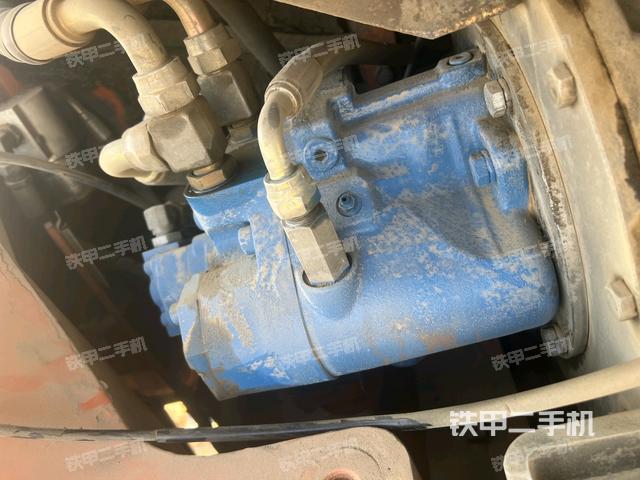 液壓泵艙室正面整體(整機外觀) 液壓泵艙室正面整體(整機外觀)