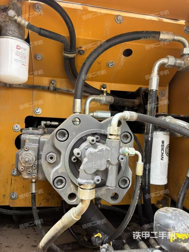 液壓泵艙室正面整體(整機外觀) 液壓泵艙室正面整體(整機外觀)