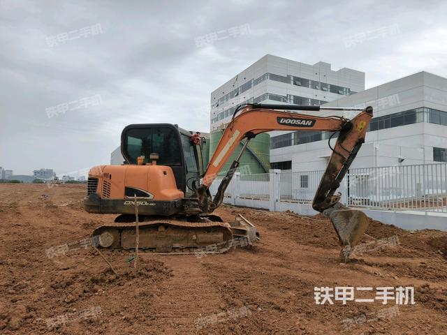 右前45(整機(jī)外觀) 右前45(整機(jī)外觀)