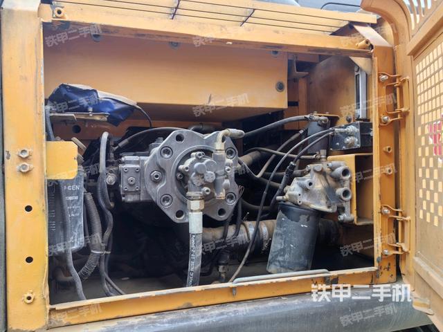 液壓泵艙室正面整體(整機(jī)外觀) 液壓泵艙室正面整體(整機(jī)外觀)