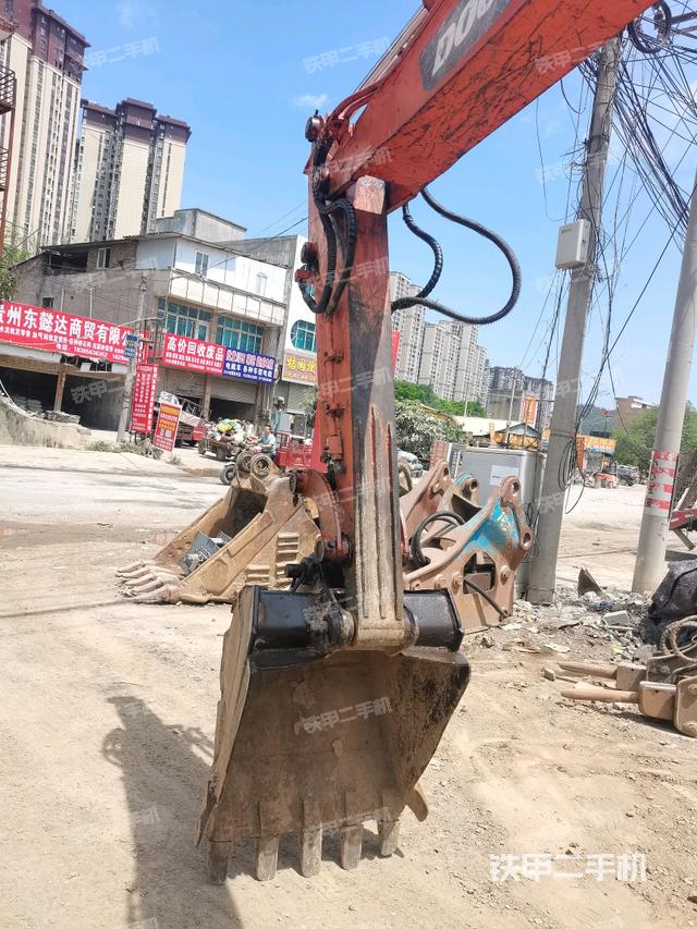 小臂整體左后(工作和回轉(zhuǎn)裝置) 小臂整體左后(工作和回轉(zhuǎn)裝置)