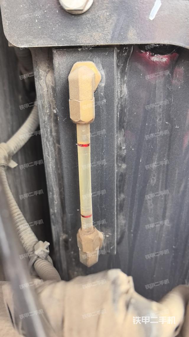 回转马达和主控阀（整机外观）