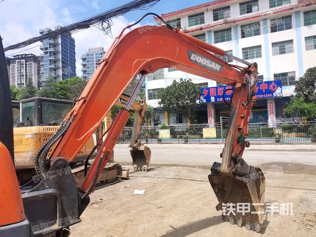 大臂整體?右側(cè)(工作和回轉(zhuǎn)裝置) 大臂整體?右側(cè)(工作和回轉(zhuǎn)裝置)