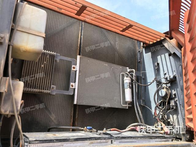 散熱器正面(大件艙室) 散熱器正面(大件艙室)