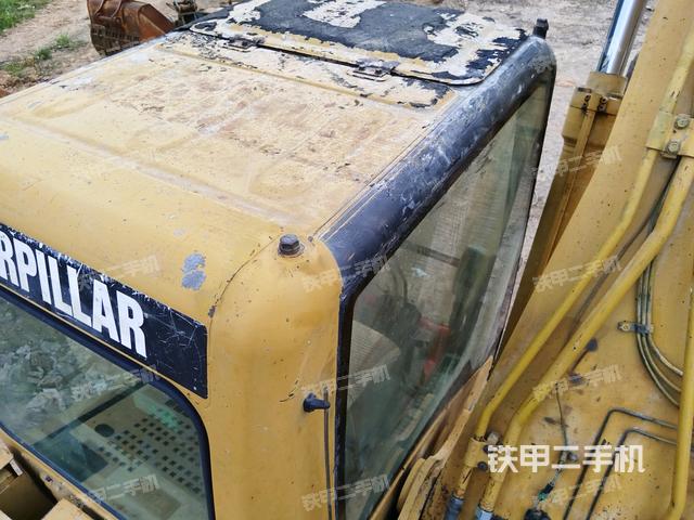 駕駛室頂部（整機外觀）