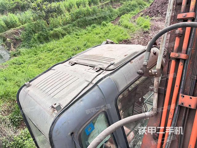 驾驶室顶部（整机外观）